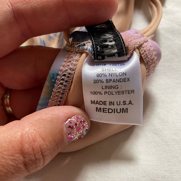 Bikini - Picture 4 of 4